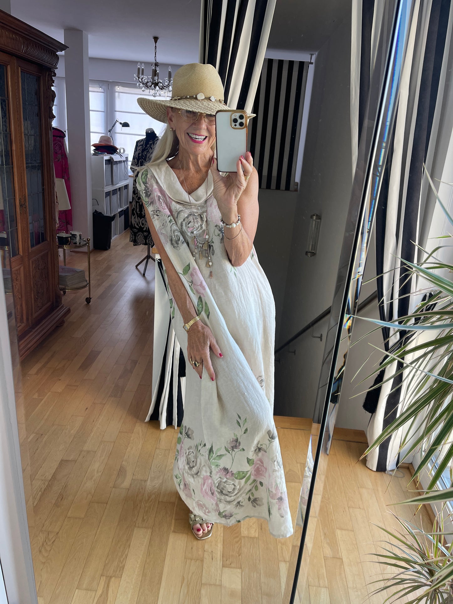Kleid CARLOTTA beige €79,90 statt €109,90; Kleider machen Leute … Modell CARLOTTA hält Wort!!