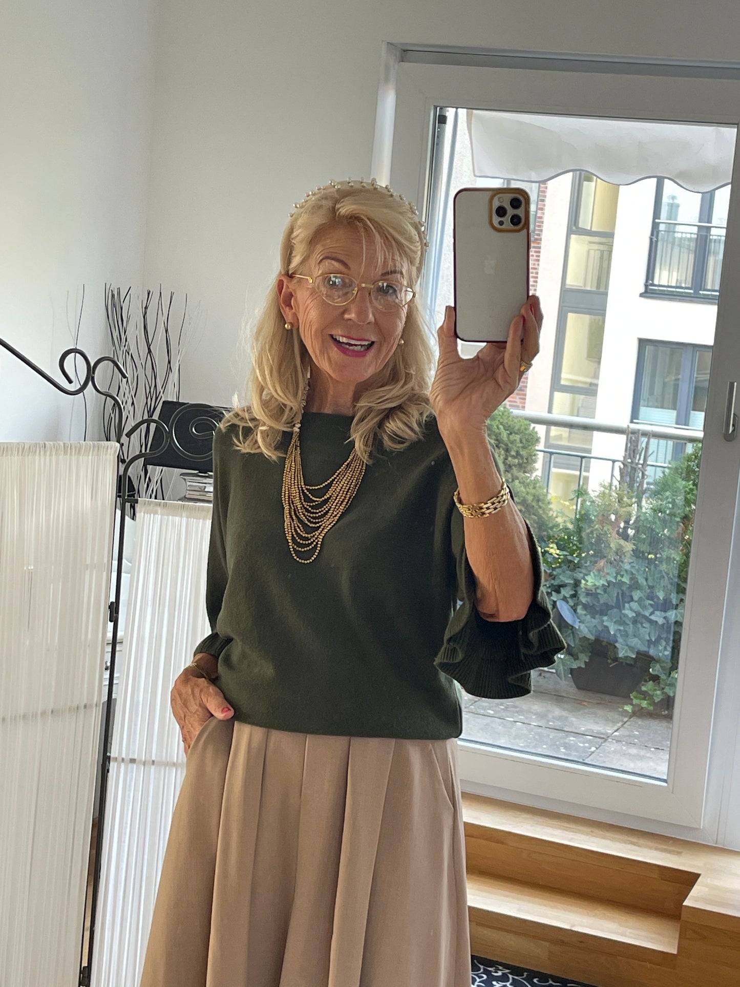 Pullover COLETTE olive €69,90; edel, schick und kuschelig