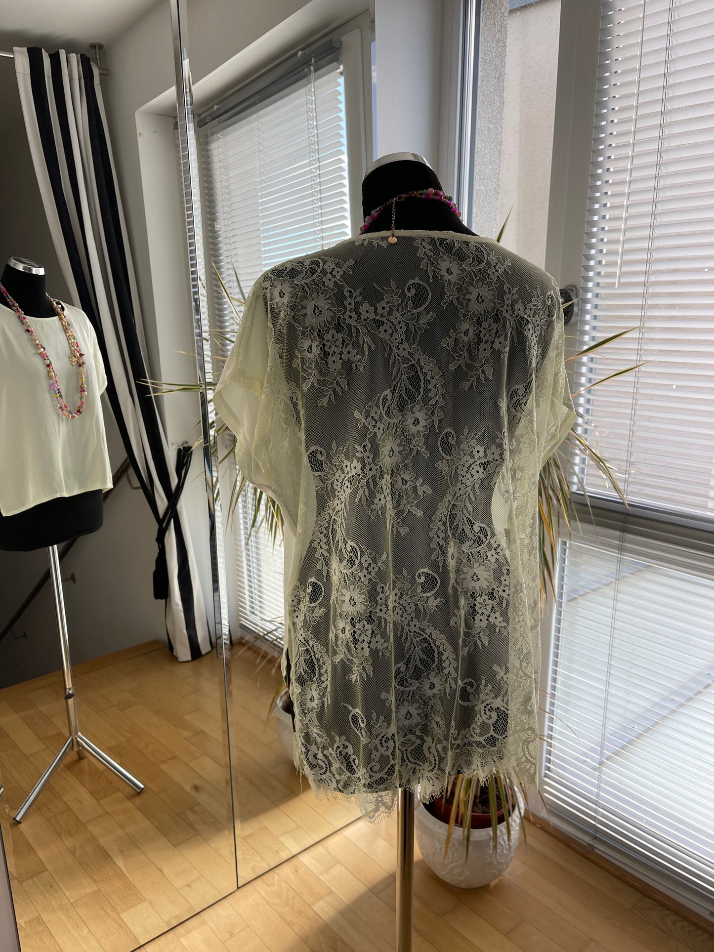 Oberteil PERLA yellow im Outlet €29,90 statt €69,90; einerseits edel & elegant andererseits raffiniert & sexy