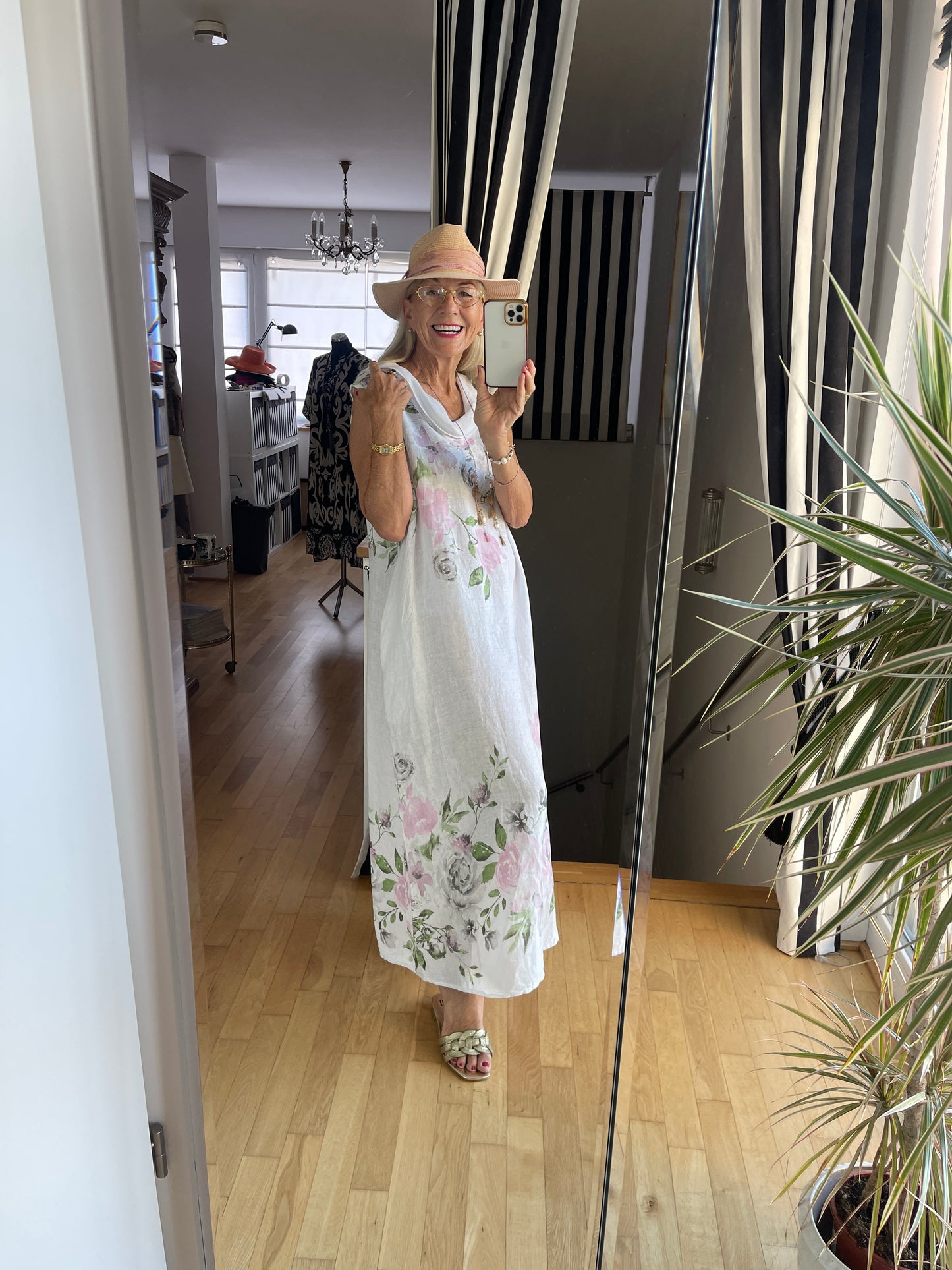 Kleid CARLOTTA white €79,90 statt €109,90; Kleider machen Leute!!… Modell CARLOTTA hält Wort!!