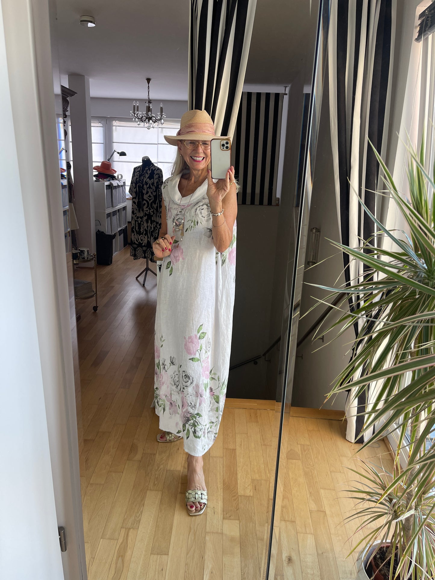 Kleid CARLOTTA white €79,90 statt €109,90; Kleider machen Leute!!… Modell CARLOTTA hält Wort!!