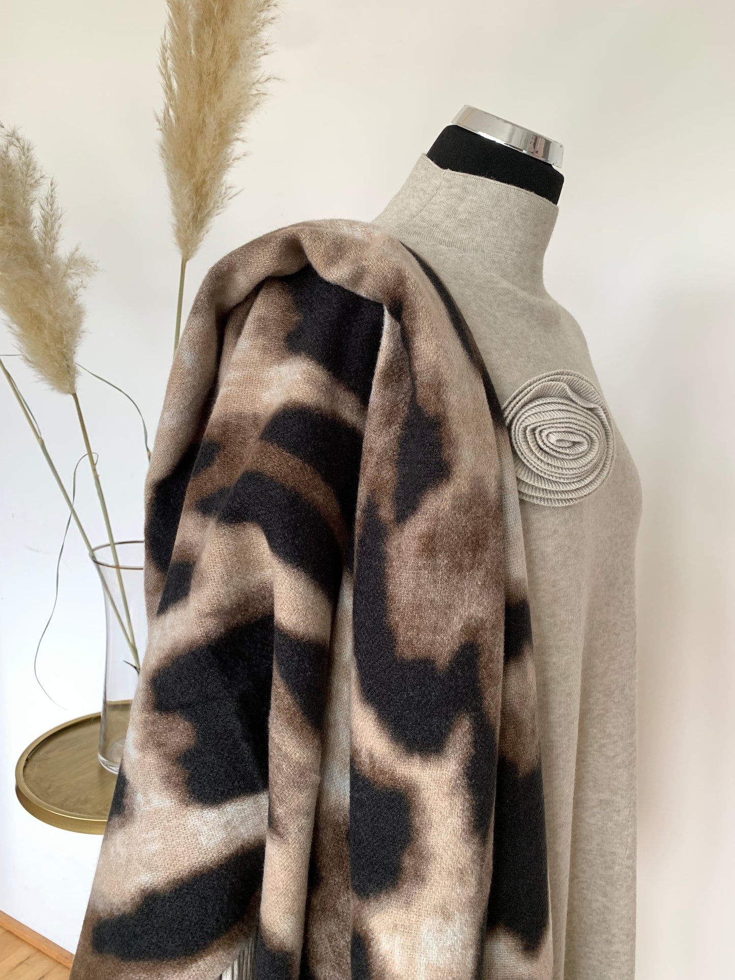 Schal Kapstadt €29,90 statt €49,90; „Im Black-Friday-Outlet“ soft, kuschel .. super leicht.. und soo stylisch