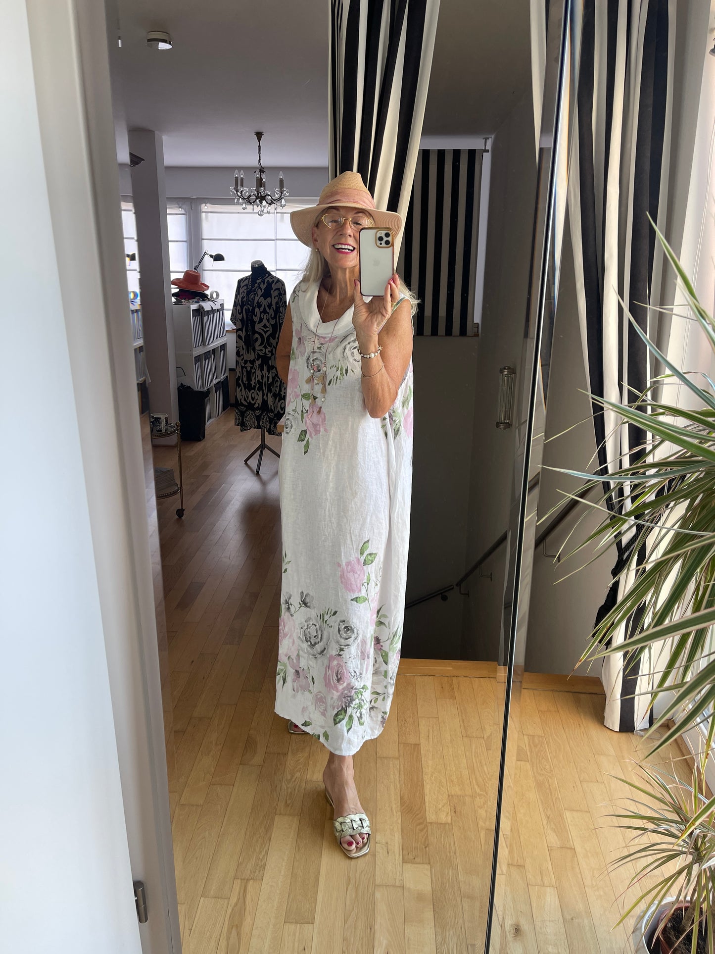 Kleid CARLOTTA white €79,90 statt €109,90; Kleider machen Leute!!… Modell CARLOTTA hält Wort!!
