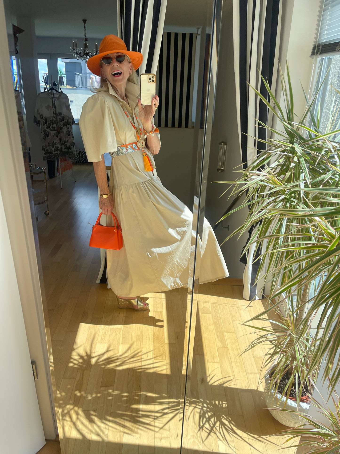 Kleid KLEO €119,90; Edler Chic mit Pfiff