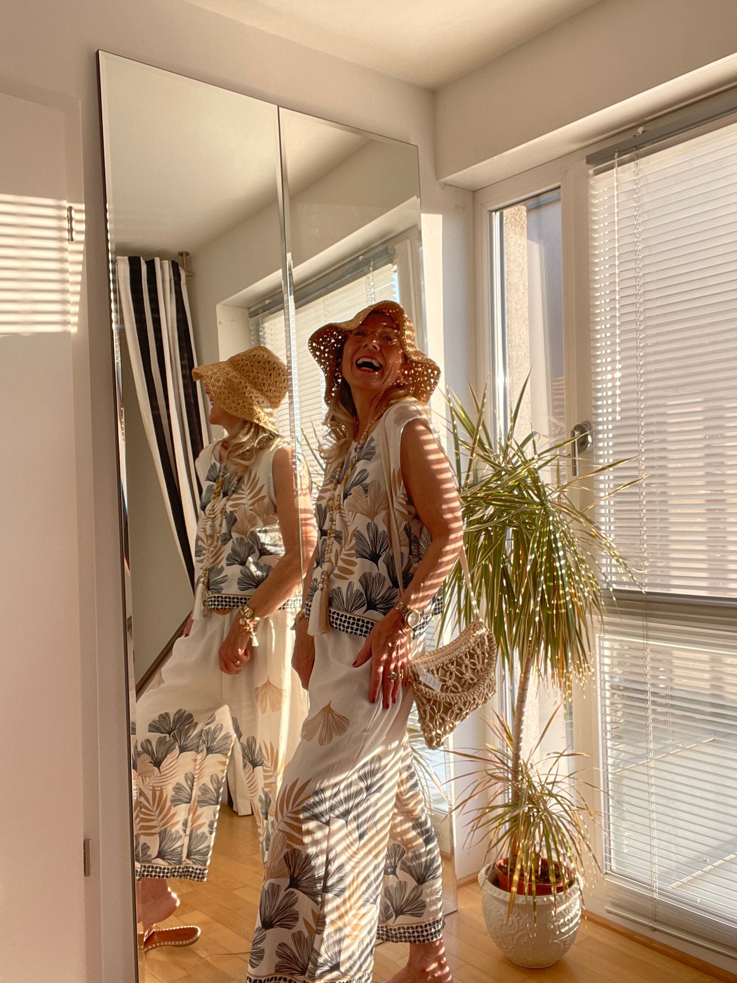 Oberteil MASTER( 2-Teiler Oberteil/Hose)black/beige €99,90; stylisch, lässig und mega bequem