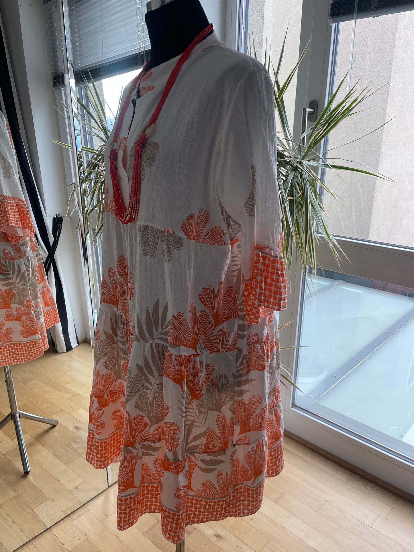 Tunika GINKO orange, beige-champagner €69,90; lässiger One-Size-Schnitt, toller Print, klasse Material… perfektes Summeroutfit