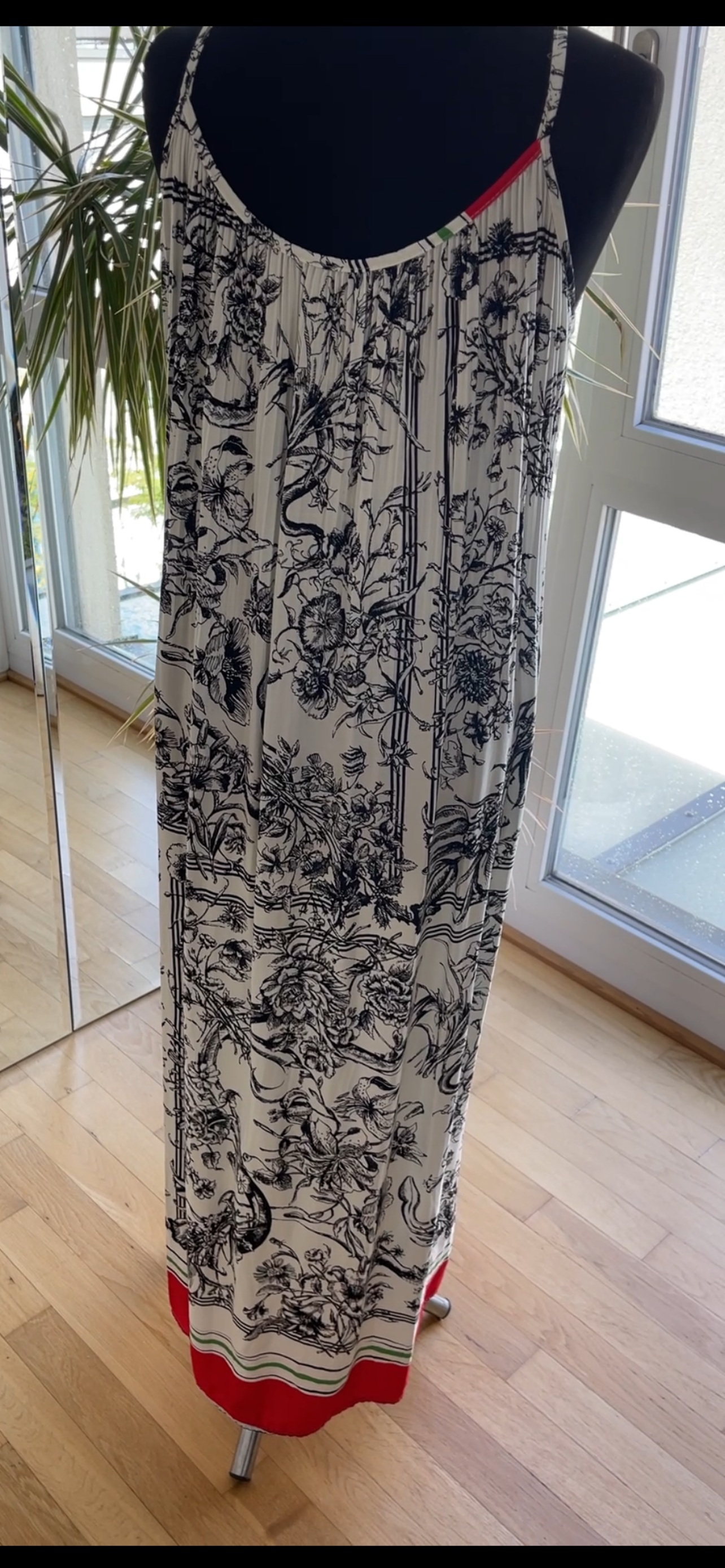 Kleid JOSELYN €119,90… super trendy, ein wirklicher Sommertraum