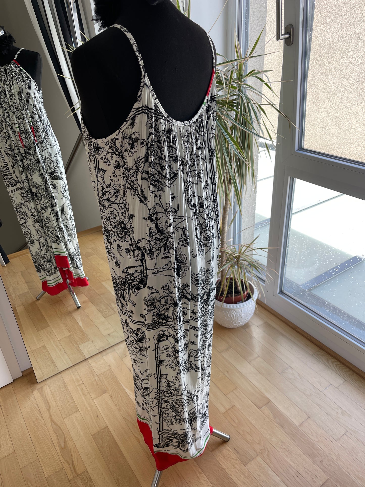 Kleid JOSELYN €119,90… super trendy, ein wirklicher Sommertraum