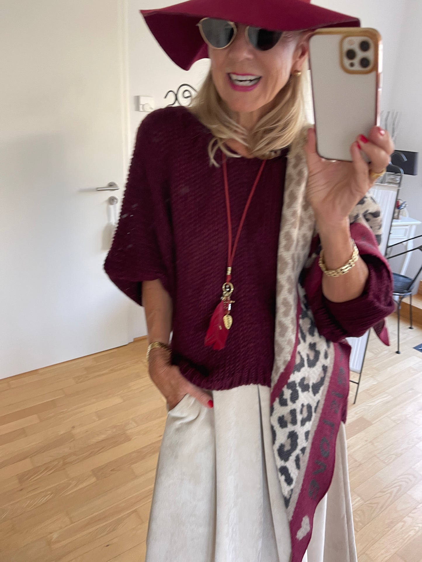 Pullover ARMSTRONG bordeaux €79,90; kuschelig, so lässig, so herrlich wunderbar 🍂