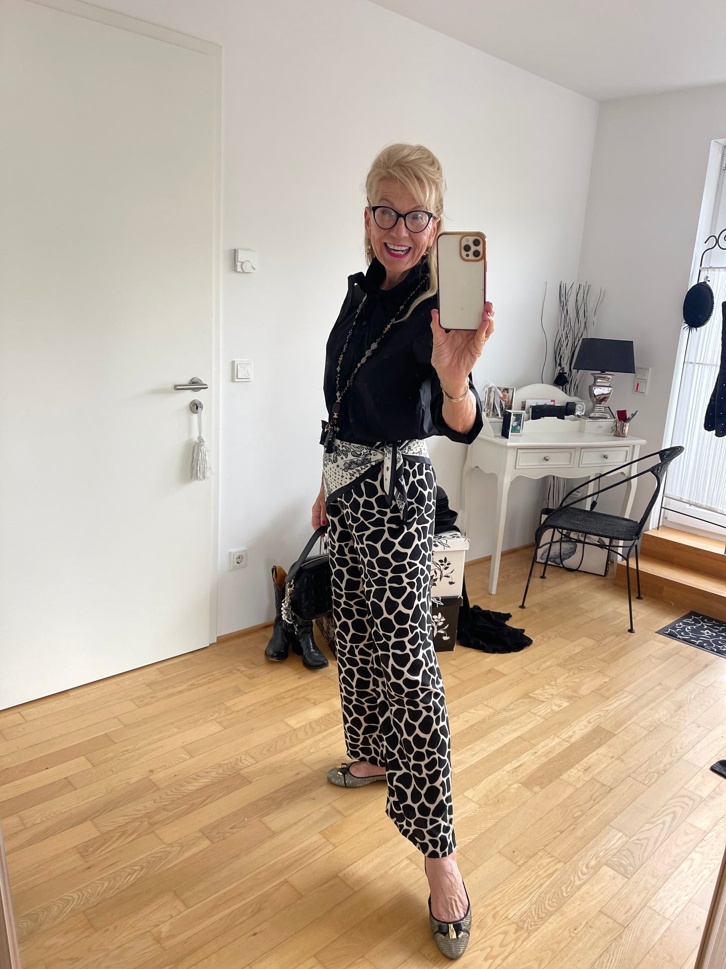 Hose CARLO €79,90; lässig, schick und so unkompliziert