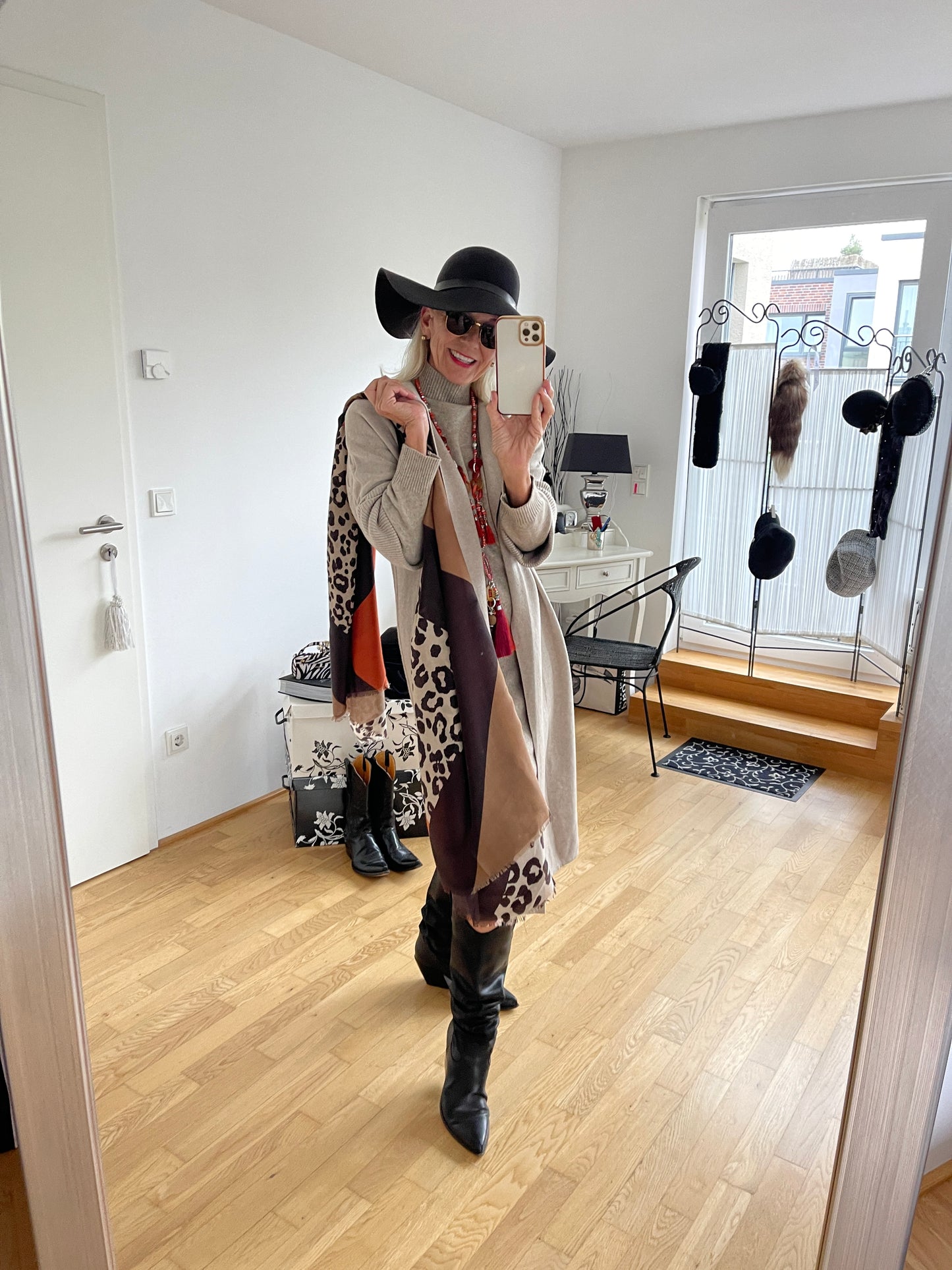 Mantel MERAN beige; jetzt €69,90 statt €129,90 „Im Black-Friday-Outlet“ ; super schicker Strickmantel ein „MUST HAVE“ der Saison