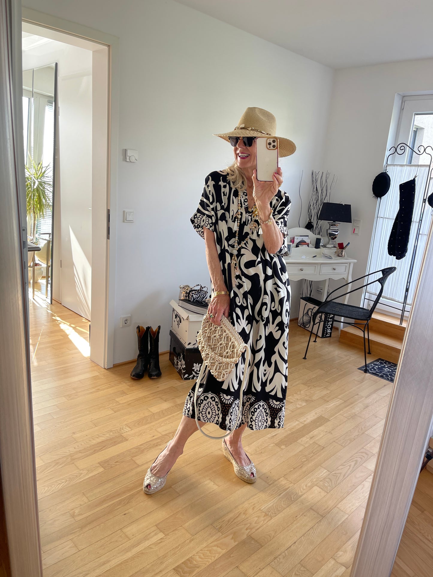 Kleid FLAVIO €99,90; edel, schick und unfassbar angenehm, perfekt auch für Genussgrößen