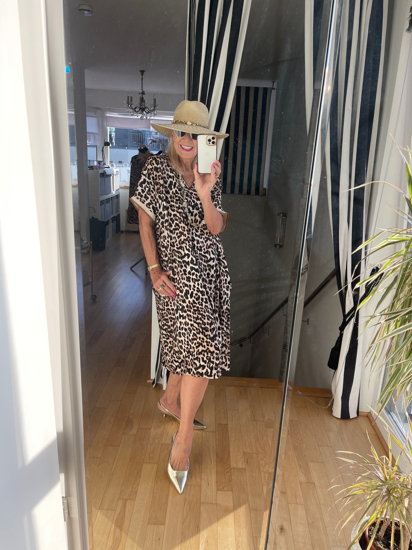 Kleid CAROLL €69,90 statt €99,90; Luftig, lässiger Sommer-Chic im trendigen Animal-Print; perfekt auch für XXXL-Größen