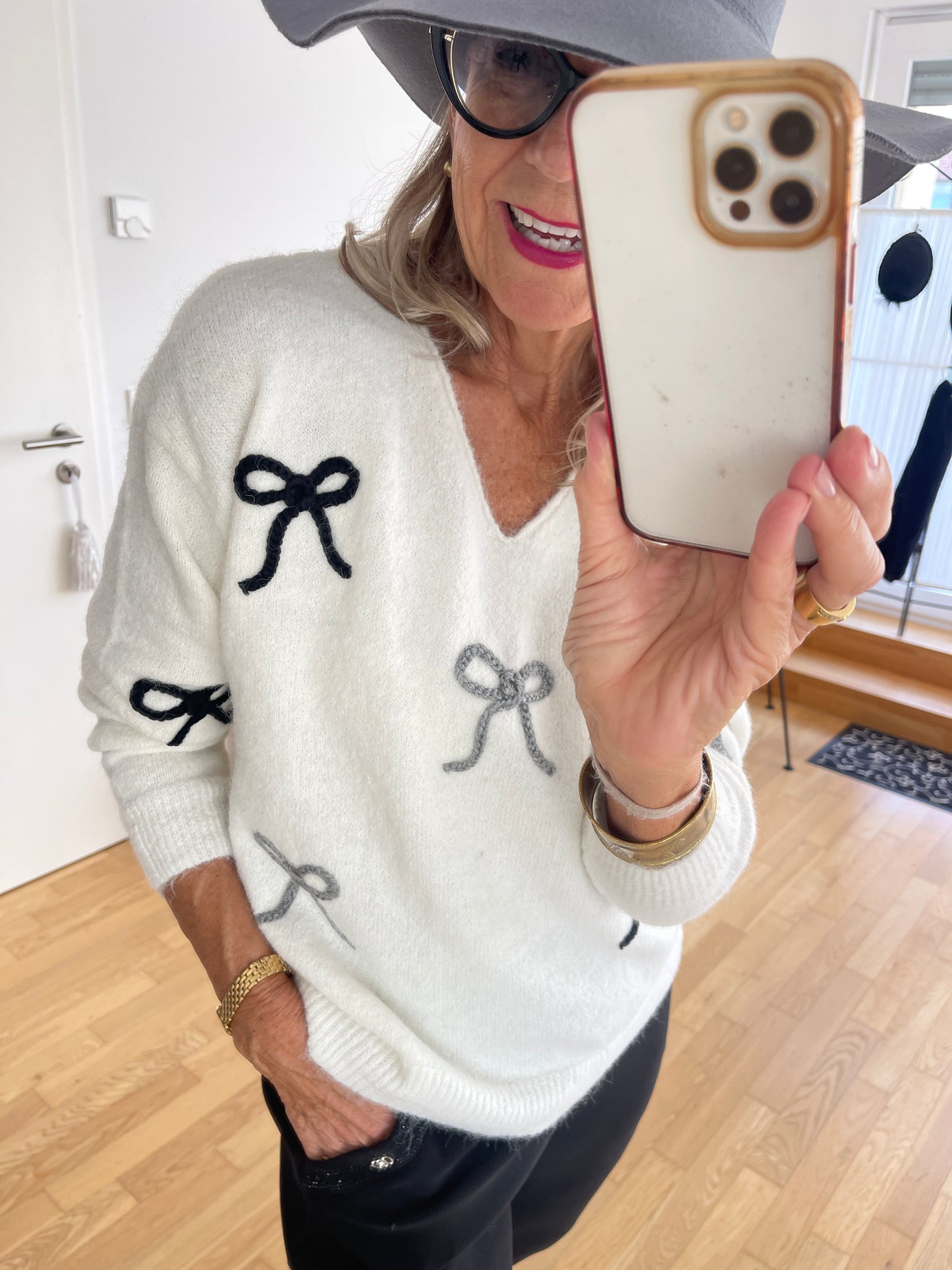 Pullover NALA white €79,90; ausgefallen, schick, kuschelig … was besonderes!!