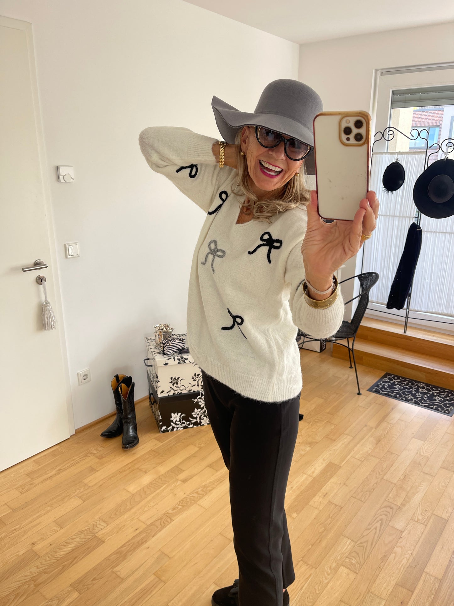 Pullover NALA white €79,90; ausgefallen, schick, kuschelig … was besonderes!!