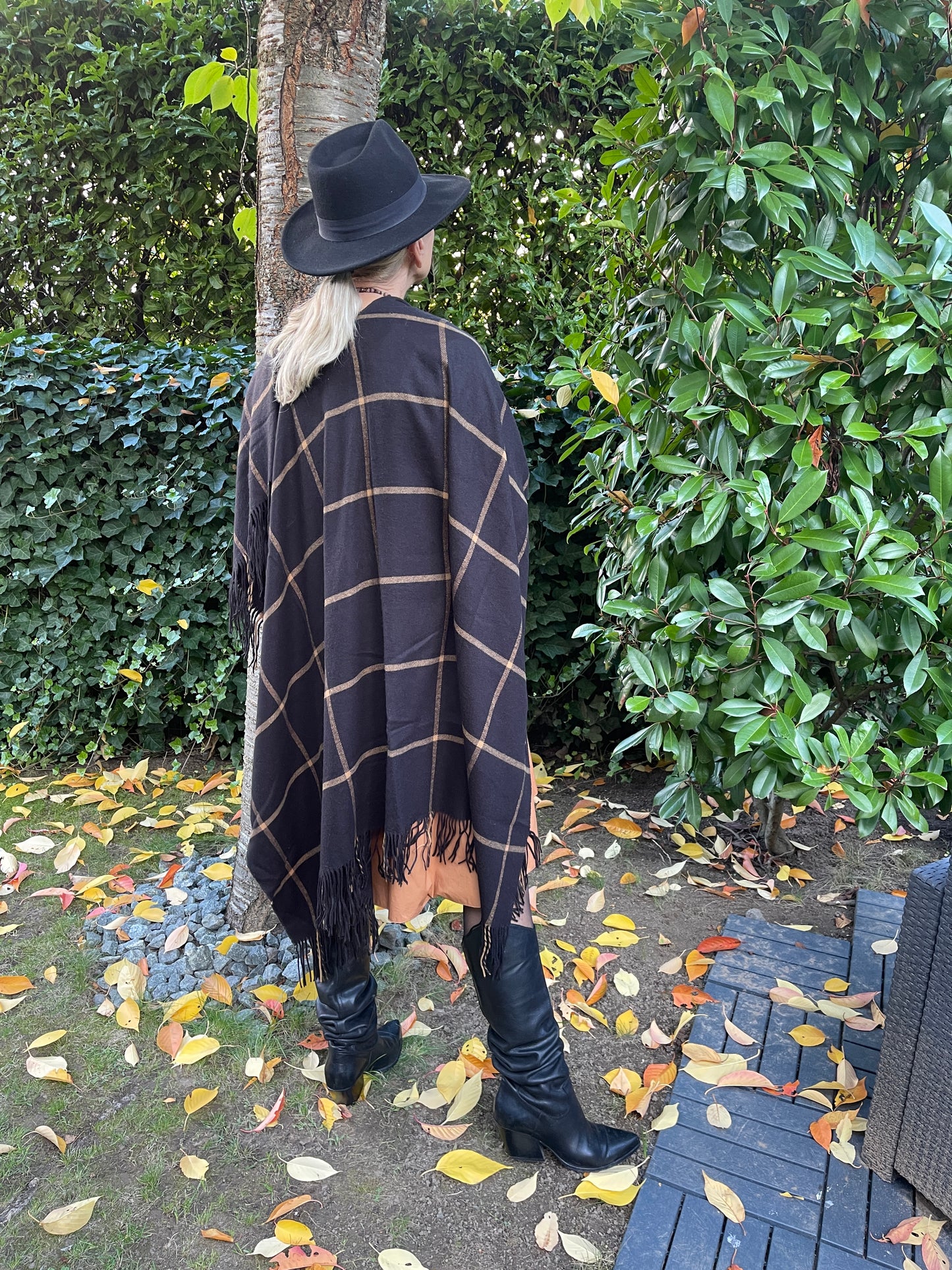 Schal Adria cognac/schwarz; super schicker Poncho… Edles Must-Have „JETZT SCHON IM BLACK-FRIDAY OUTLET“ nur noch €49,90 statt €89,90