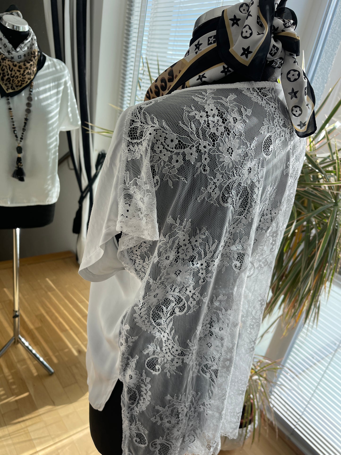 Oberteil PERLA white im Outlet €29,90 statt €69,90; einerseits edel & elegant andererseits frech& sexy