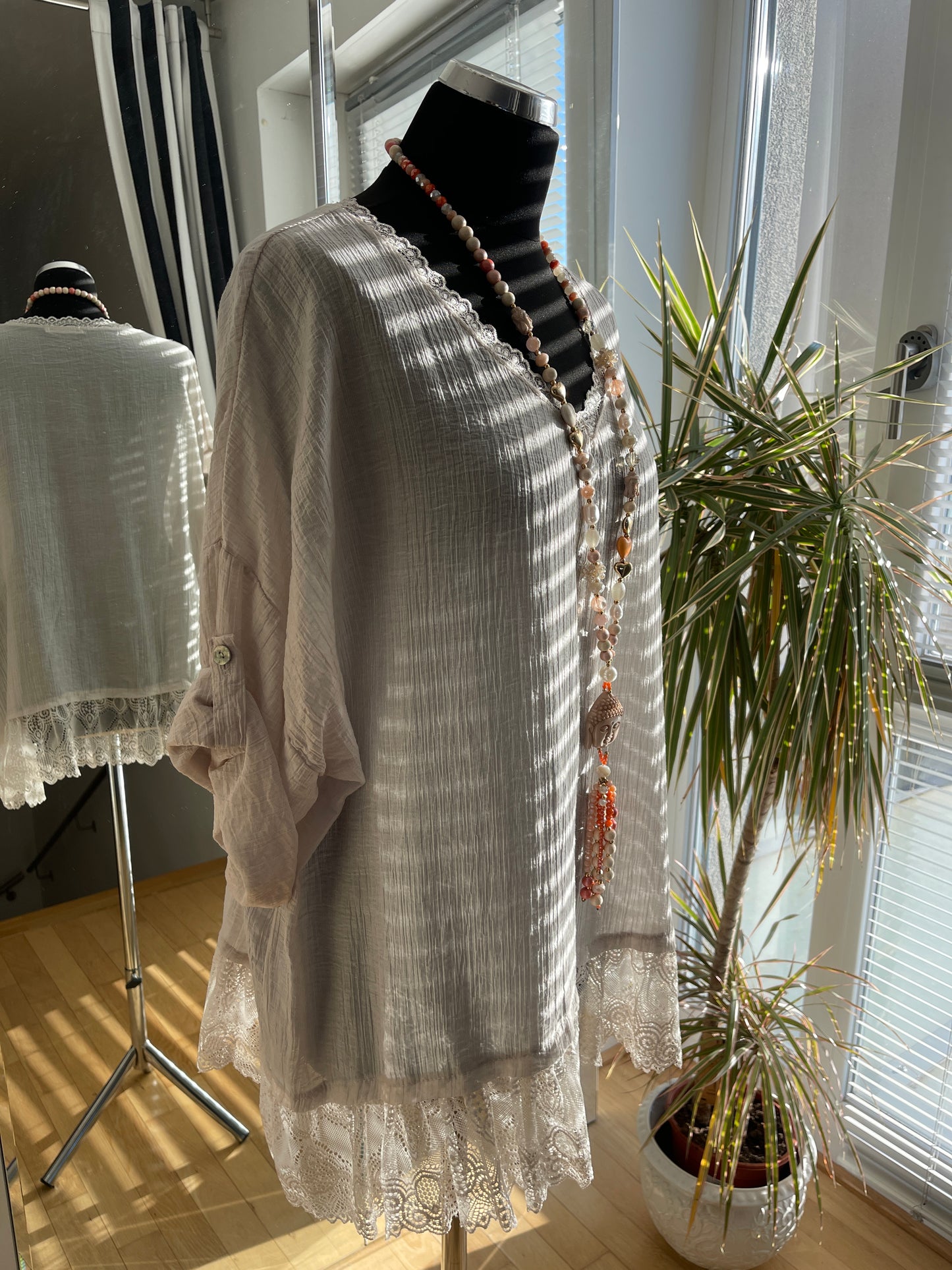 Tunika HELEN beige; im Outlet €39,90 statt 69,90 ..sooo herrlich duftig, luftig… und perfekt für XXL-Größen