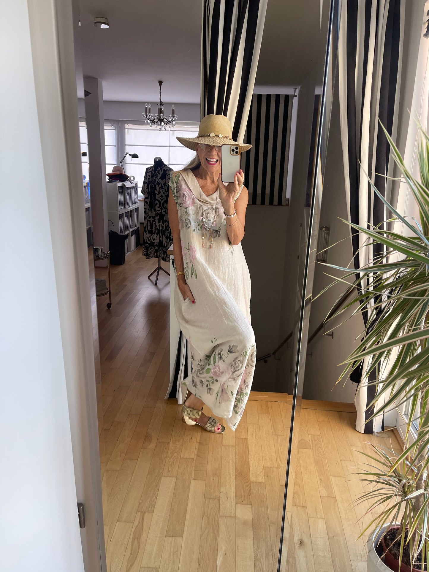 Kleid CARLOTTA beige €79,90 statt €109,90; Kleider machen Leute … Modell CARLOTTA hält Wort!!