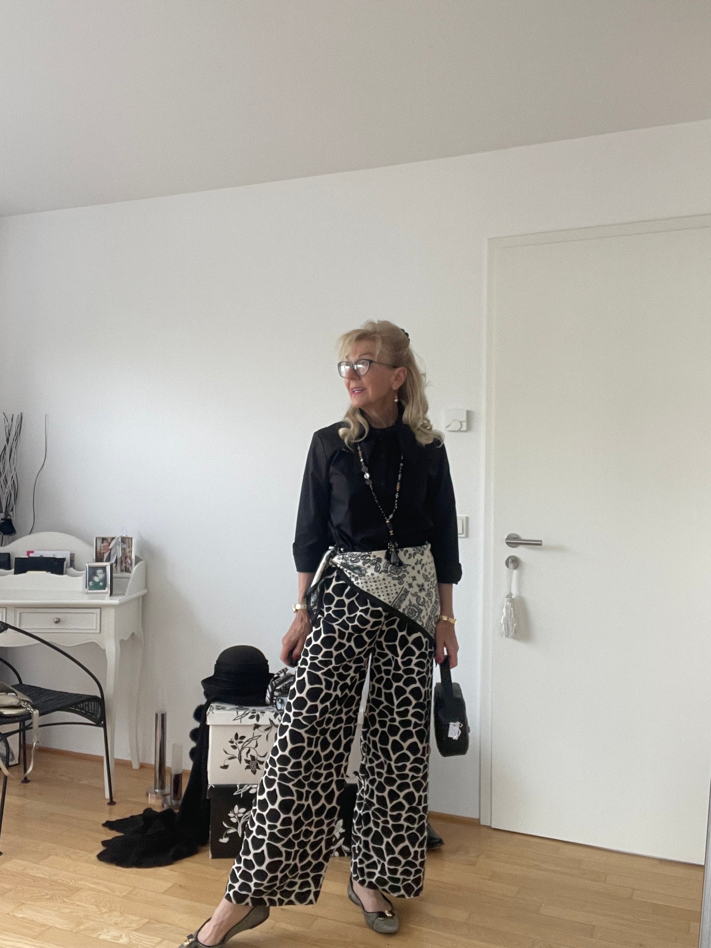 Hose CARLO €79,90; lässig, schick und so unkompliziert