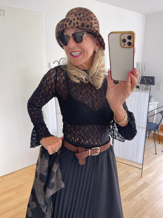 Oberteil MALI black €49,90; dieses zauberhafte Spitzenoberteil veredelt Dein Outfit