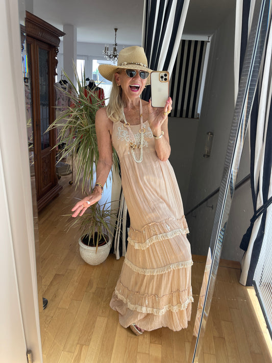 Kleid PALLAK €129,90; da kann der Sommer ewig dauern