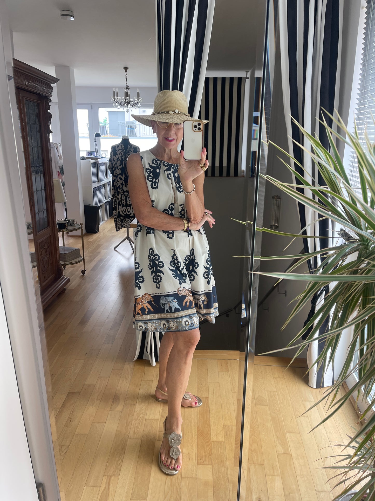 Kleid LARISSA €79,90 statt €99,90; edel, schick und dennoch lässige Eleganz