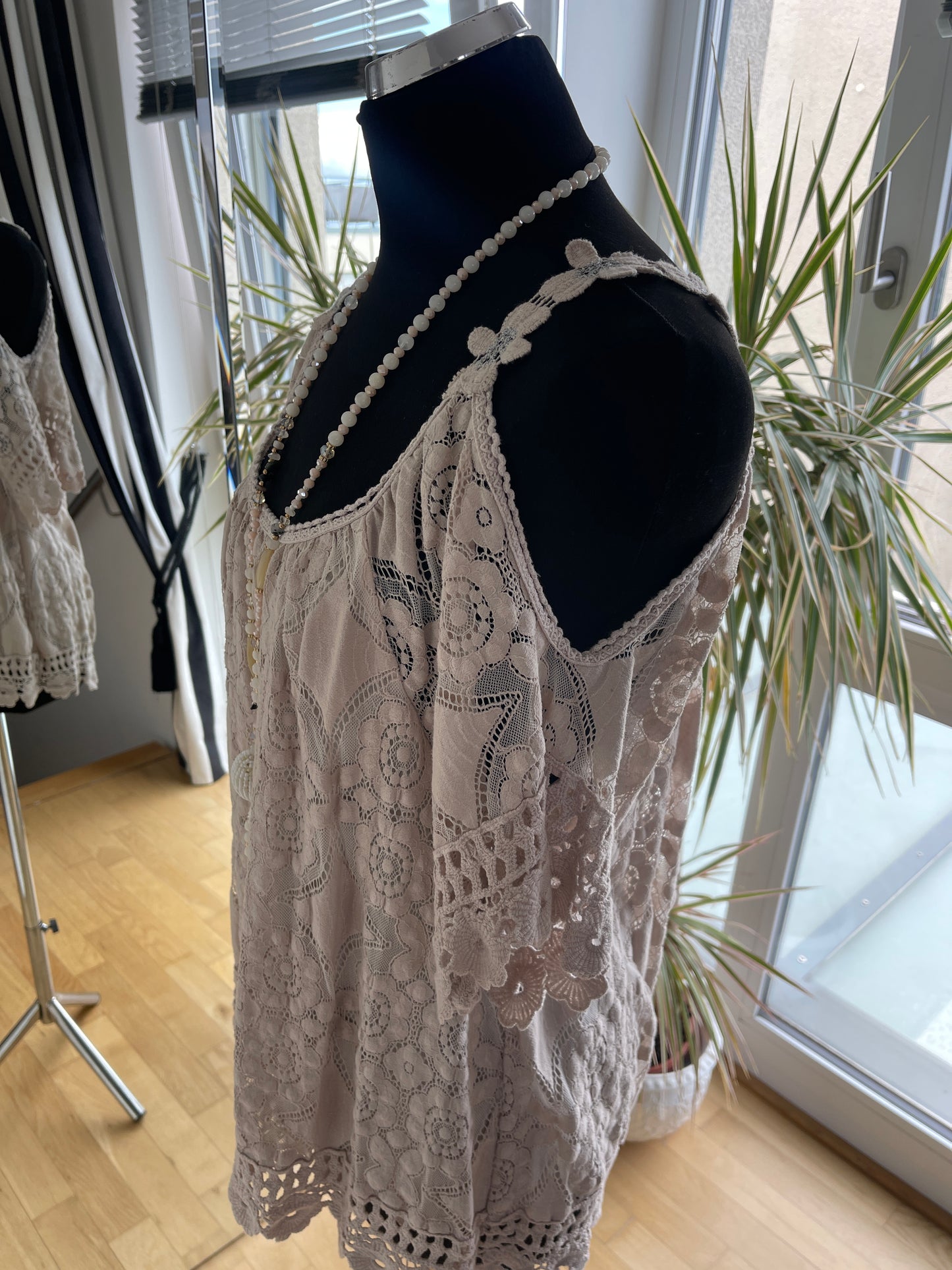 Oberteil/Top SISSY €69,90 beige; .. ein bisschen neckisch.., so nett