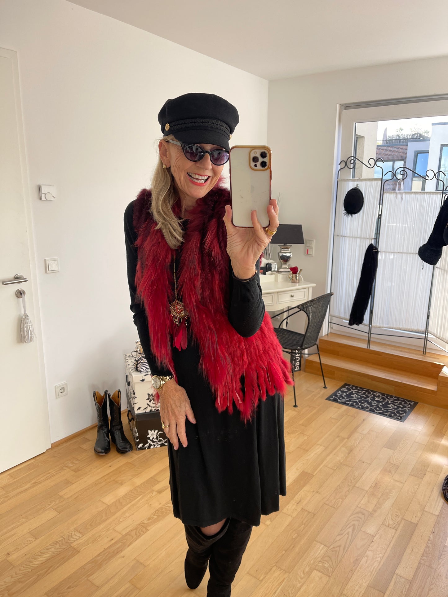 Weste VALENCIA rouge;  „JETZT SCHON IM BLACK-FRIDAY OUTLET“ nur noch €99,90 statt €199,90; kuscheliges MUST-HAVE.. auch eine sehr schöne Geschenk-Idee