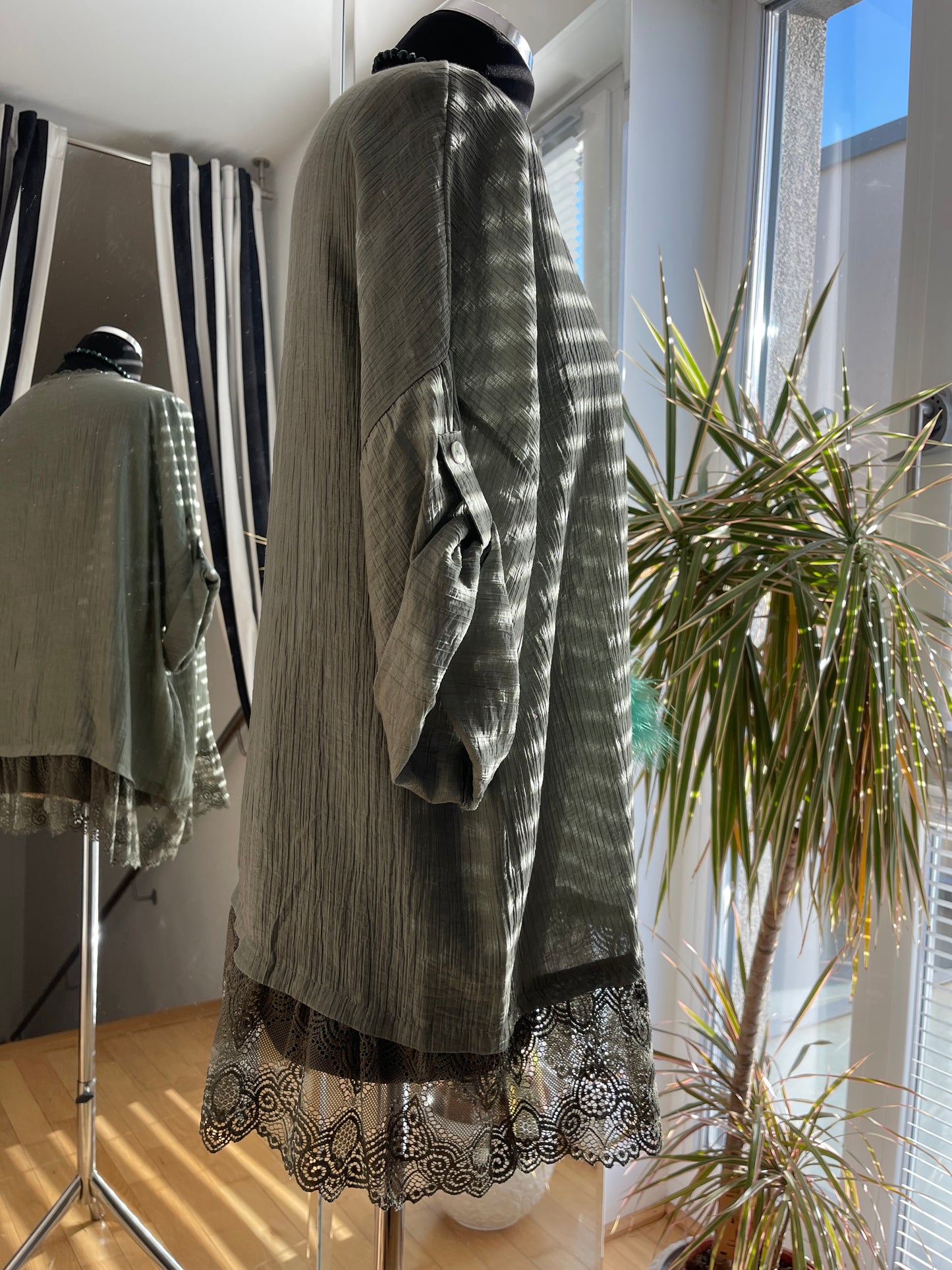 Tunika HELEN oliv; im Outlet €39,90 statt €69,90 … so herrlich duftig, luftig .. und auch perfekt für XXL-Größen