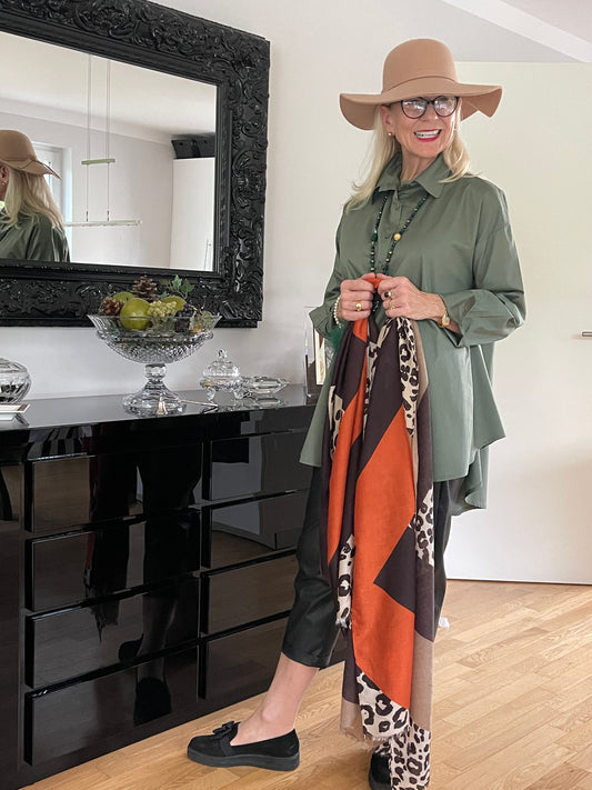 Bluse JETTE olivgrün, jetzt €59,90 statt  €89,90  Super extravagante Oversize-Long-Bluse. Ein klasse Hingucker!!!