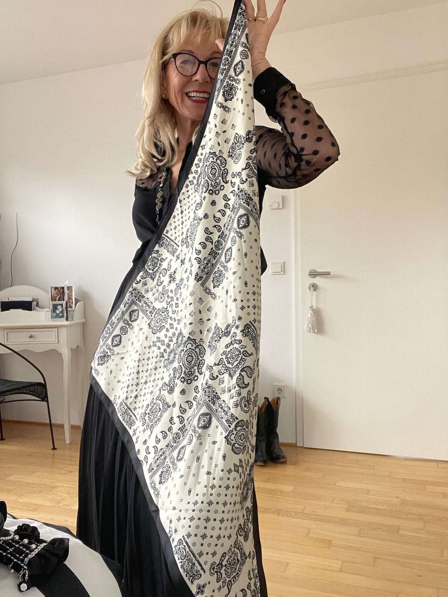 Schal KENNEDY €29,90 white/black, perfektes Accessoire und mal ganz anders!!!