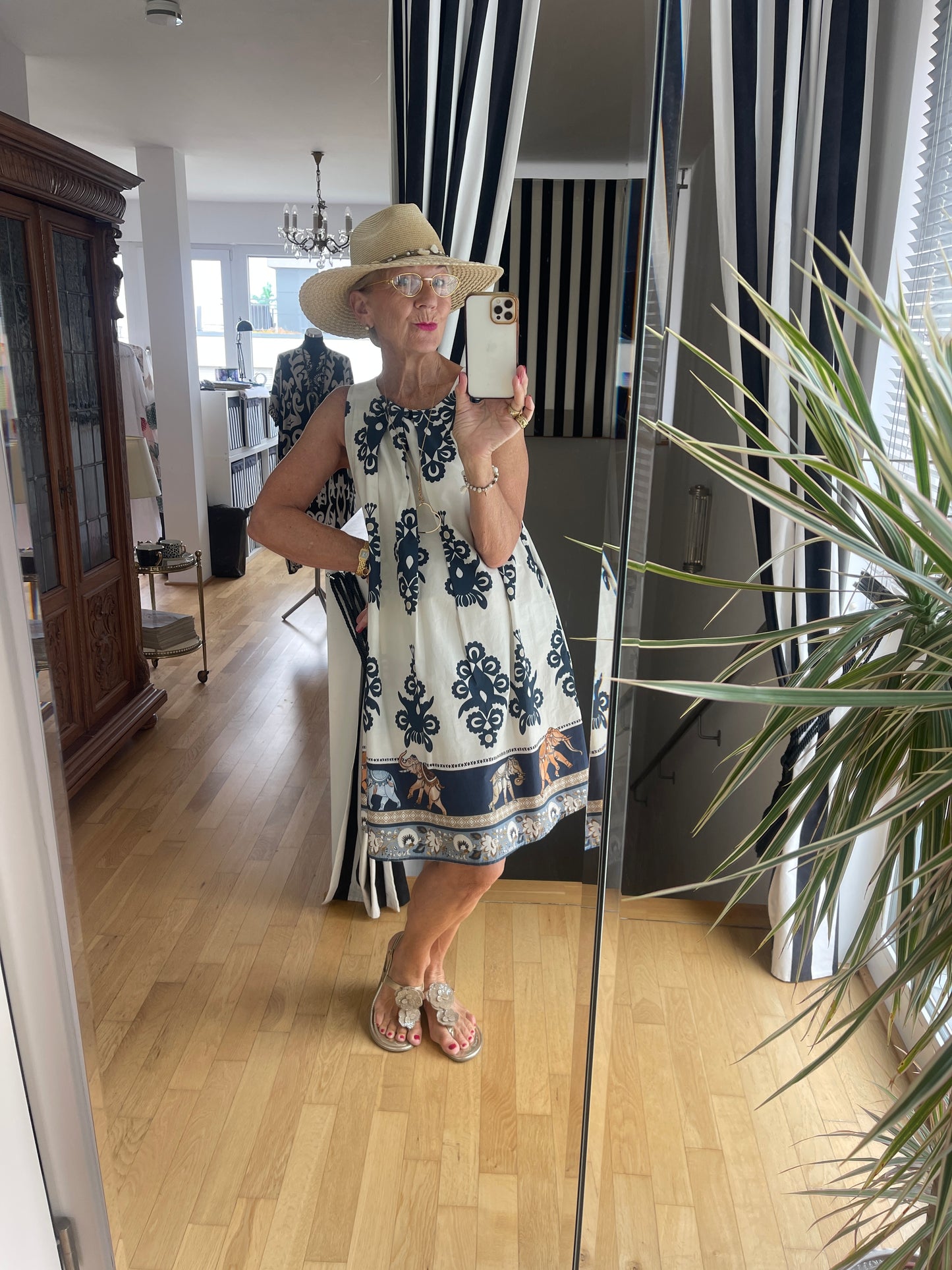 Kleid LARISSA €79,90 statt €99,90; edel, schick und dennoch lässige Eleganz
