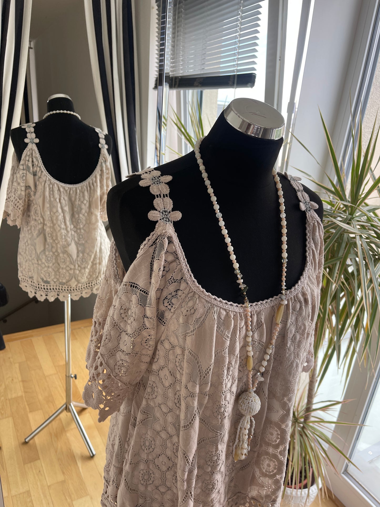 Oberteil/Top SISSY €69,90 beige; .. ein bisschen neckisch.., so nett