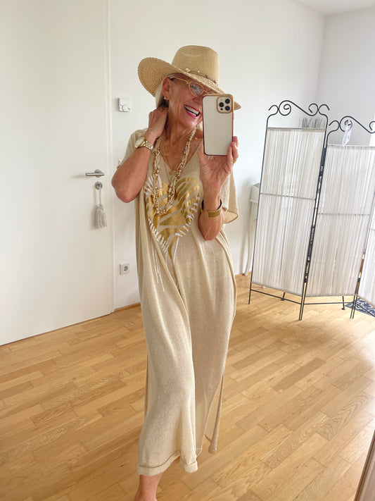 Kleid CASTELL €99,90; ein wahres Goldstück… extravaganter, super stylischer Hingucker