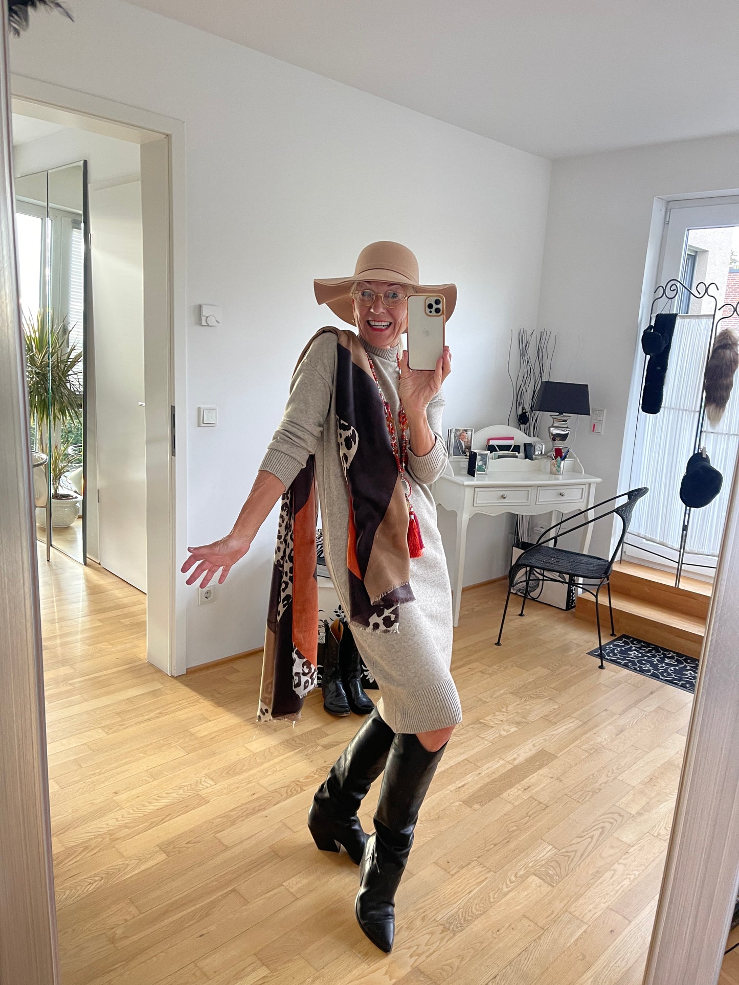 Kleid NASTI beige;  „IM BLACK-FRIDAY OUTLET“ nur noch €59,90 statt €99,90; klasse sitzendes, super edles und toll kombinierbares Strickkleid