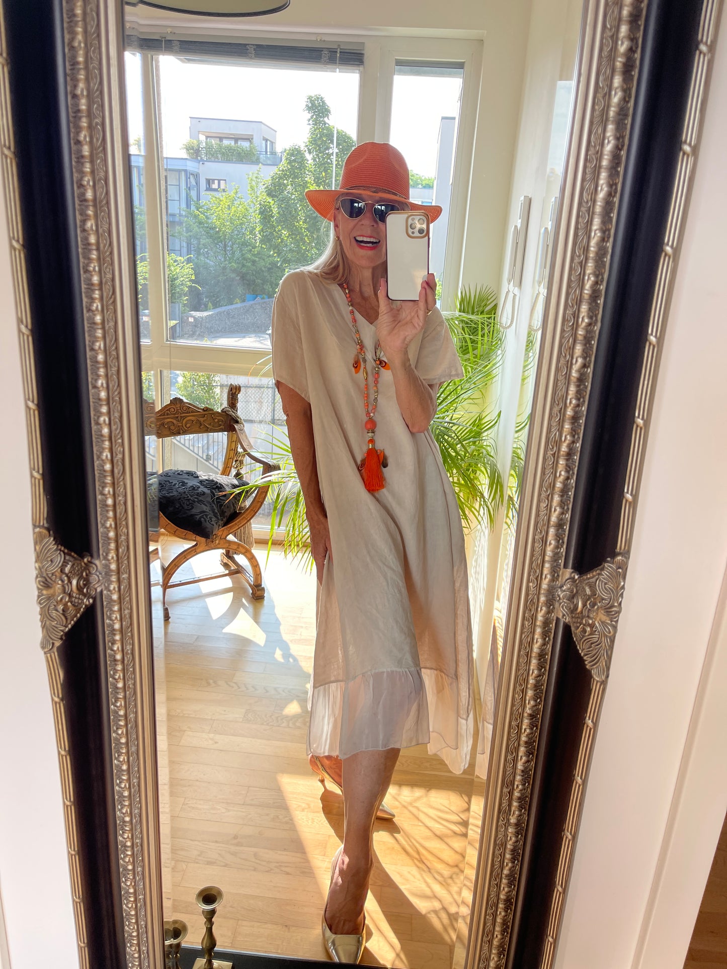 Kleid MARGOT beige €79,90 statt €109,90; auch starke Größen lieben extravagante Mode