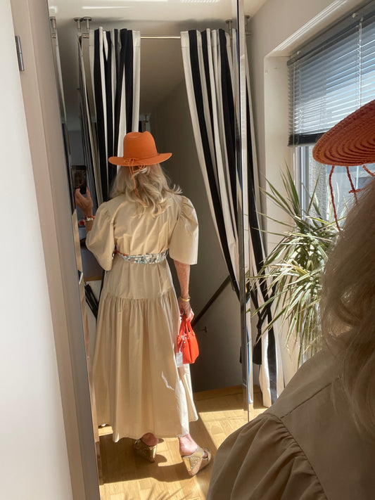 Kleid KLEO €119,90; Edler Chic mit Pfiff