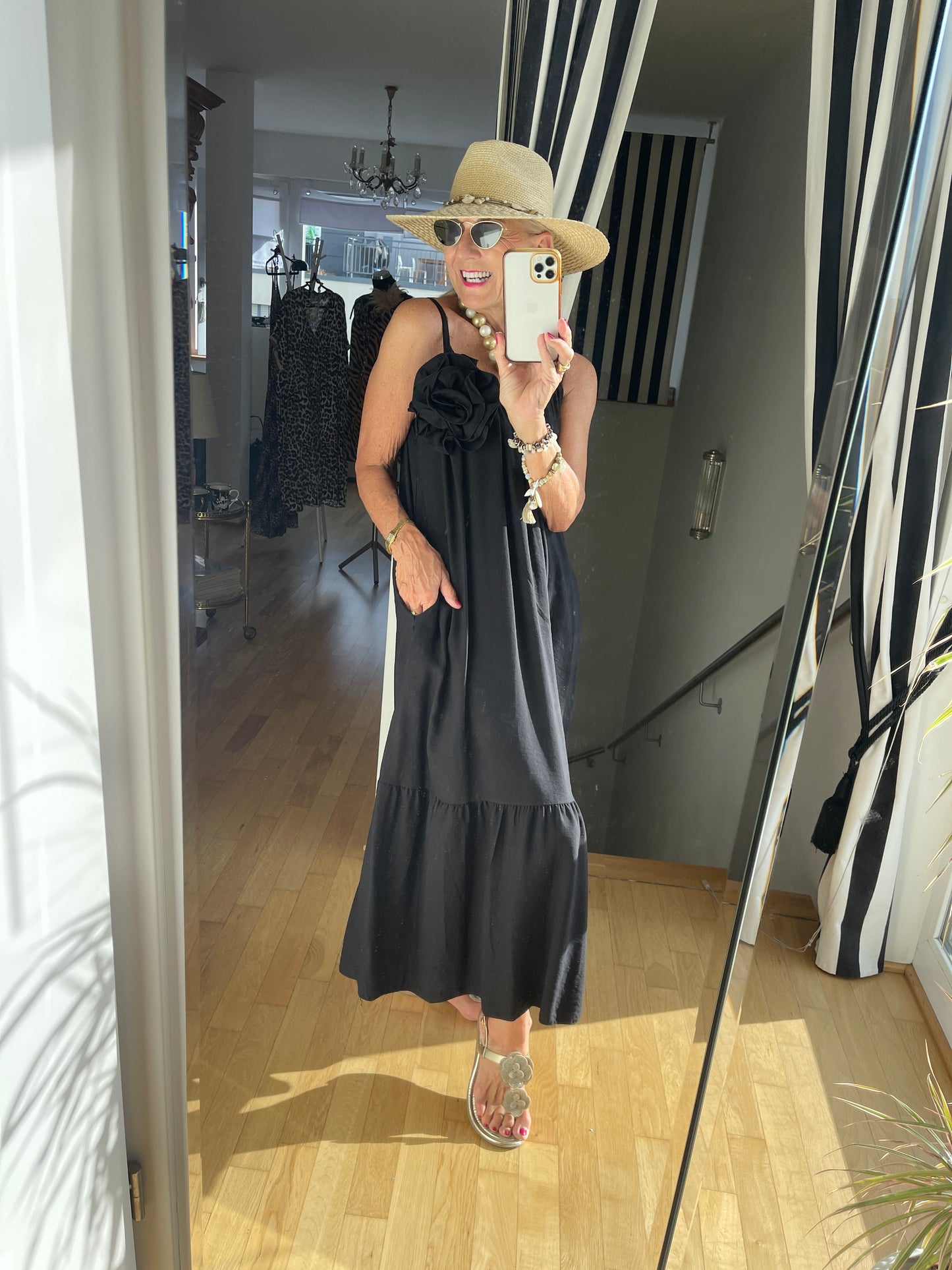 Kleid ROSETTE €89,90 statt €129,90; … so ein schickes „ KLEINES SCHWARZES“ gehört in jeden Kleiderschrank