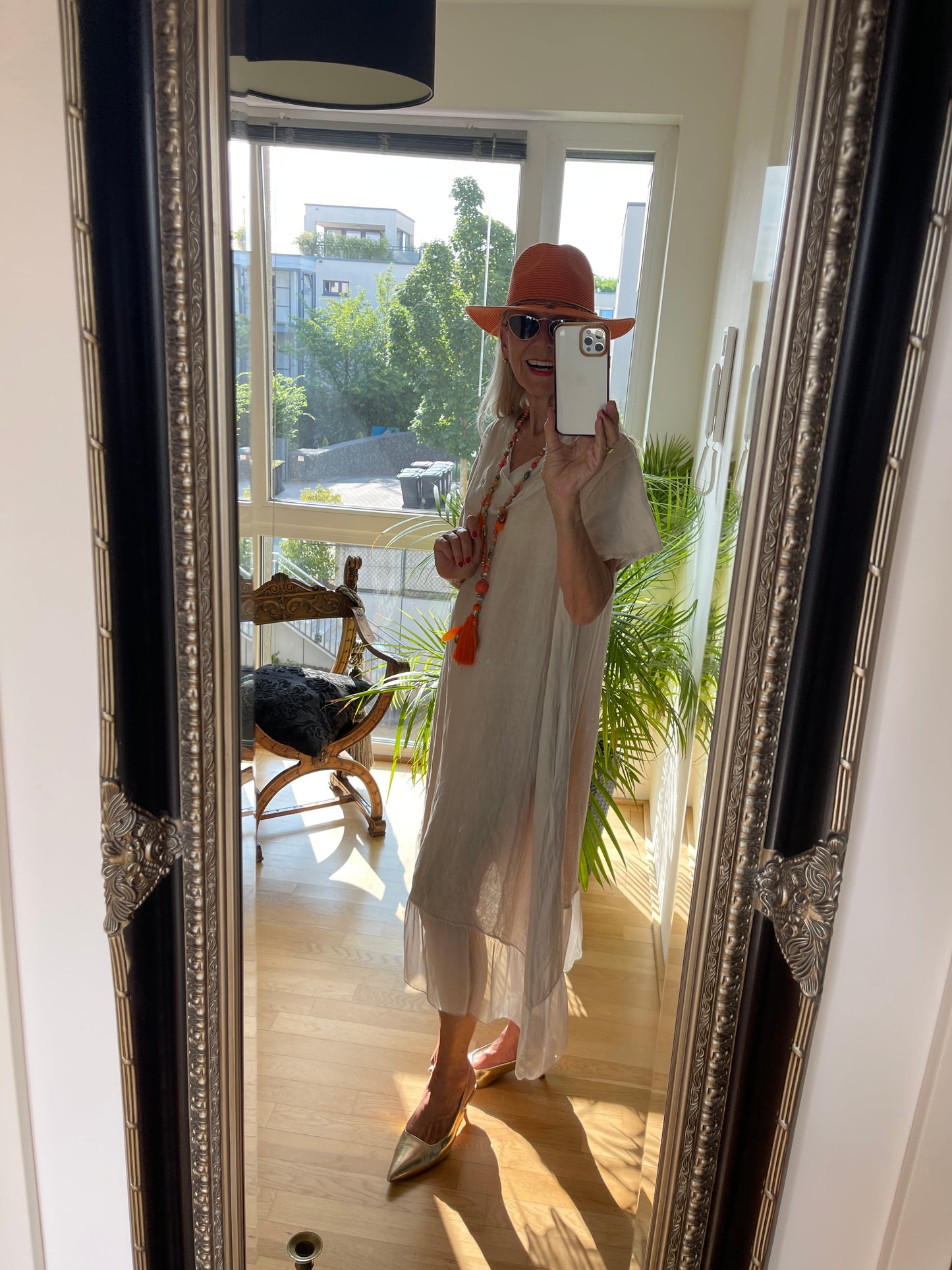 Kleid MARGOT beige €79,90 statt €109,90; auch starke Größen lieben extravagante Mode