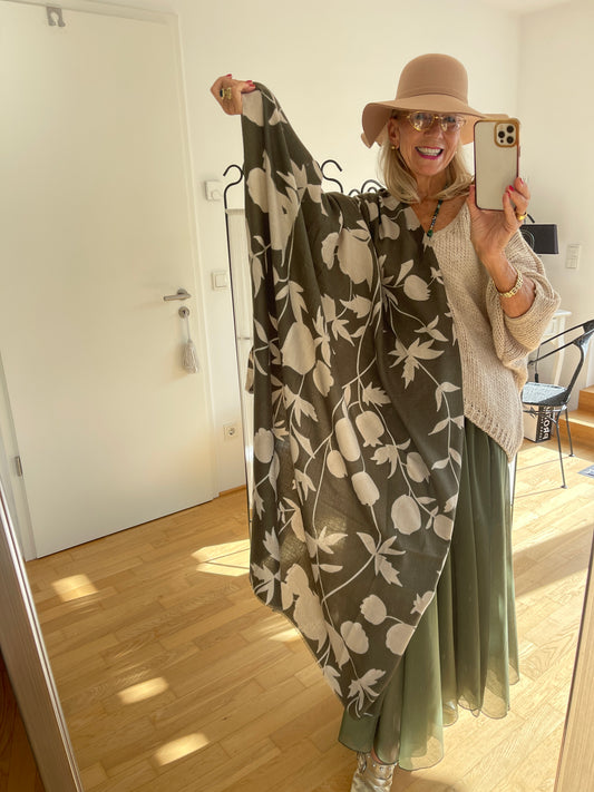 Schal PENELOPE oliv/beige €49,90; so wunderschön soft, so edel und herrlich angenehm 🍁