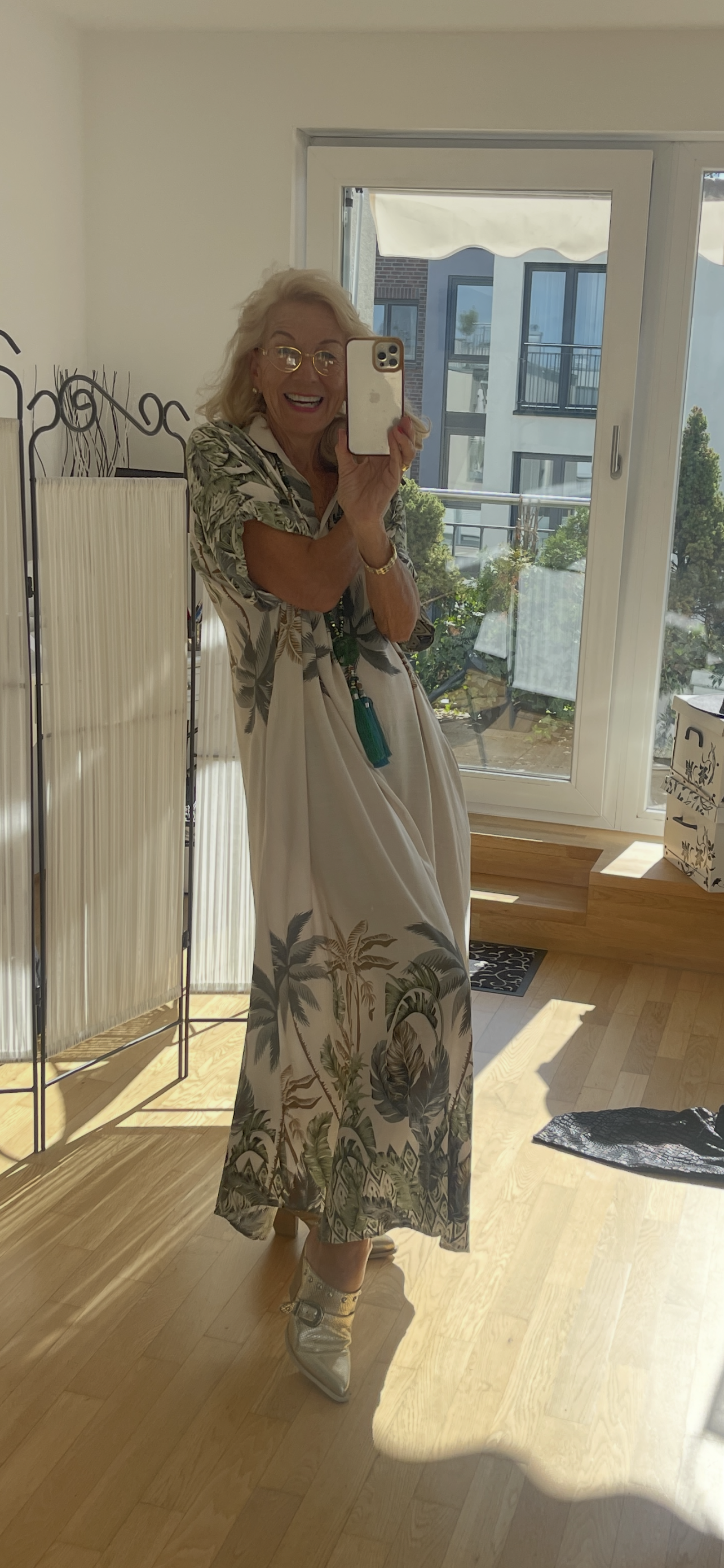 Kleid OLYMP blue €109,90, mit diesem Modell freut man sich auf den Herbst