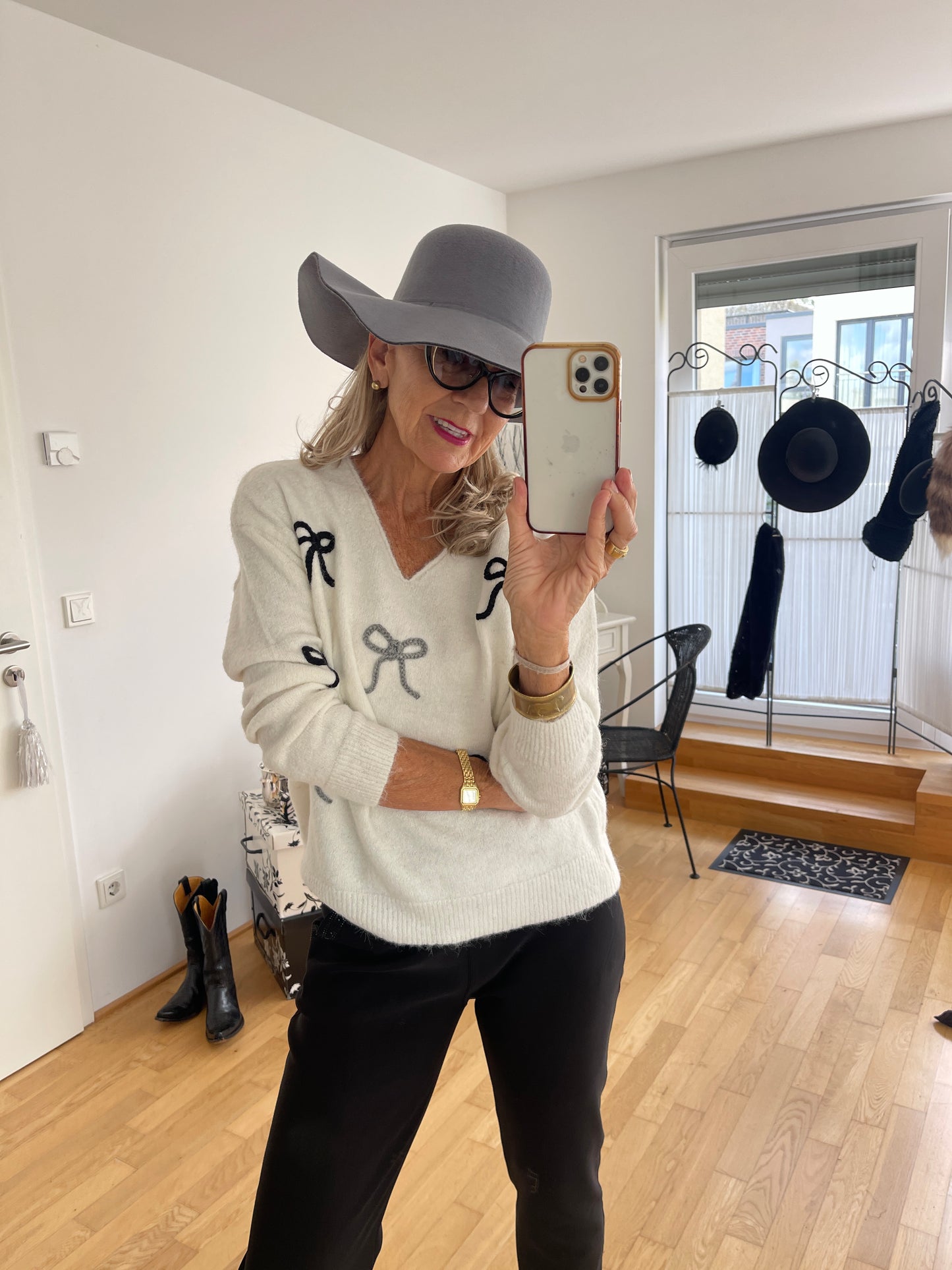 Pullover NALA white €79,90; ausgefallen, schick, kuschelig … was besonderes!!