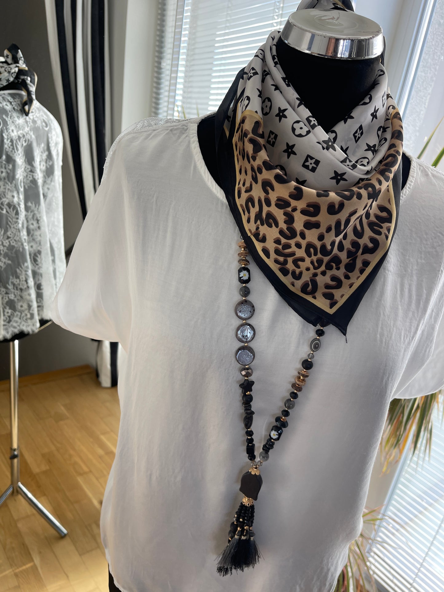 Oberteil PERLA white im Outlet €29,90 statt €69,90; einerseits edel & elegant andererseits frech& sexy