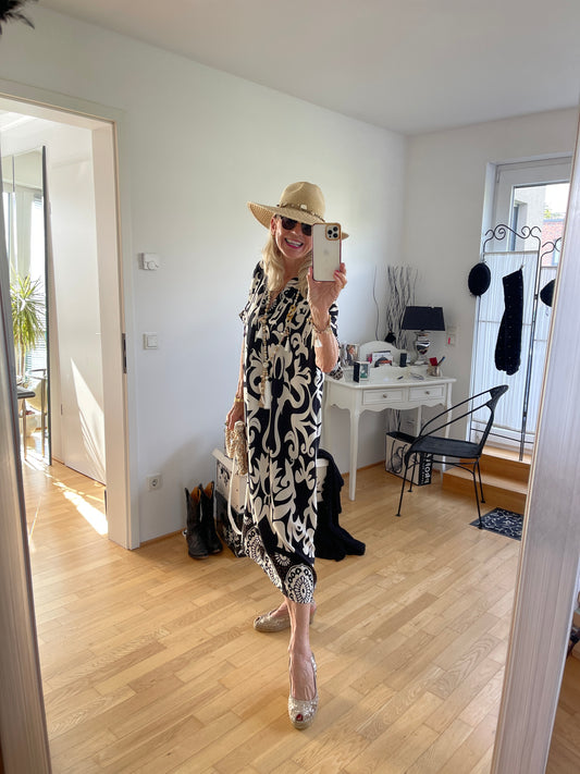 Kleid FLAVIO €99,90; edel, schick und unfassbar angenehm, perfekt auch für Genussgrößen