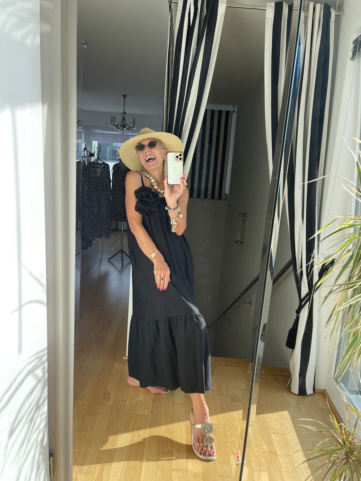 Kleid ROSETTE €89,90 statt €129,90; … so ein schickes „ KLEINES SCHWARZES“ gehört in jeden Kleiderschrank