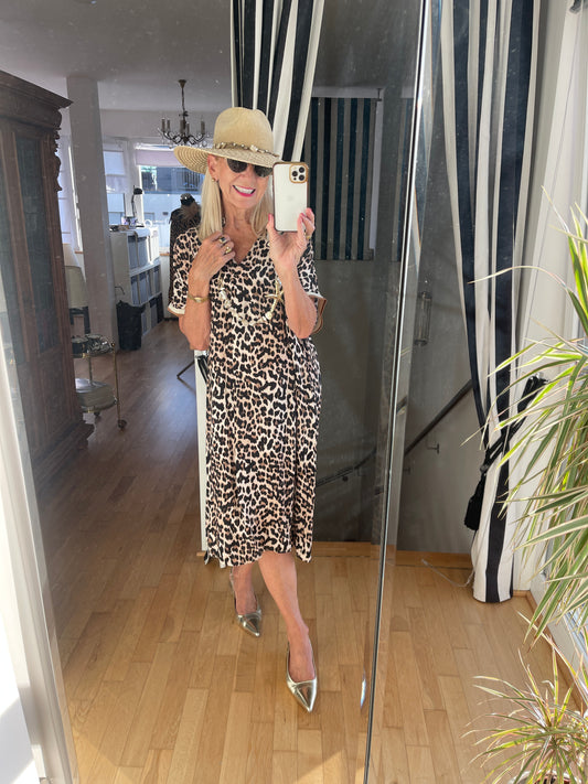 Kleid CAROLL €69,90 statt €99,90; Luftig, lässiger Sommer-Chic im trendigen Animal-Print; perfekt auch für XXXL-Größen
