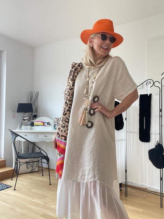 Kleid BARBARA beige €109,90; Stilvoll im edlen Leinen-Look; genialer Schnitt auch für große Größen bis XXL
