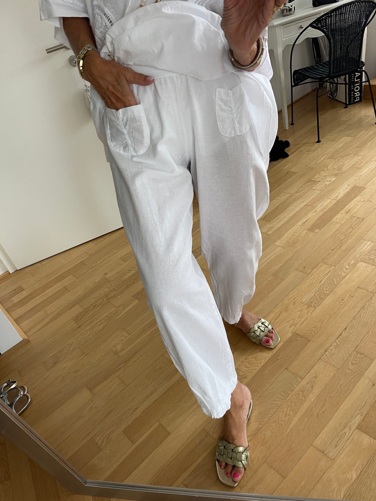 Hose PEGGY white M €69,90; geniales Modell mit Wohlfühlgarantie