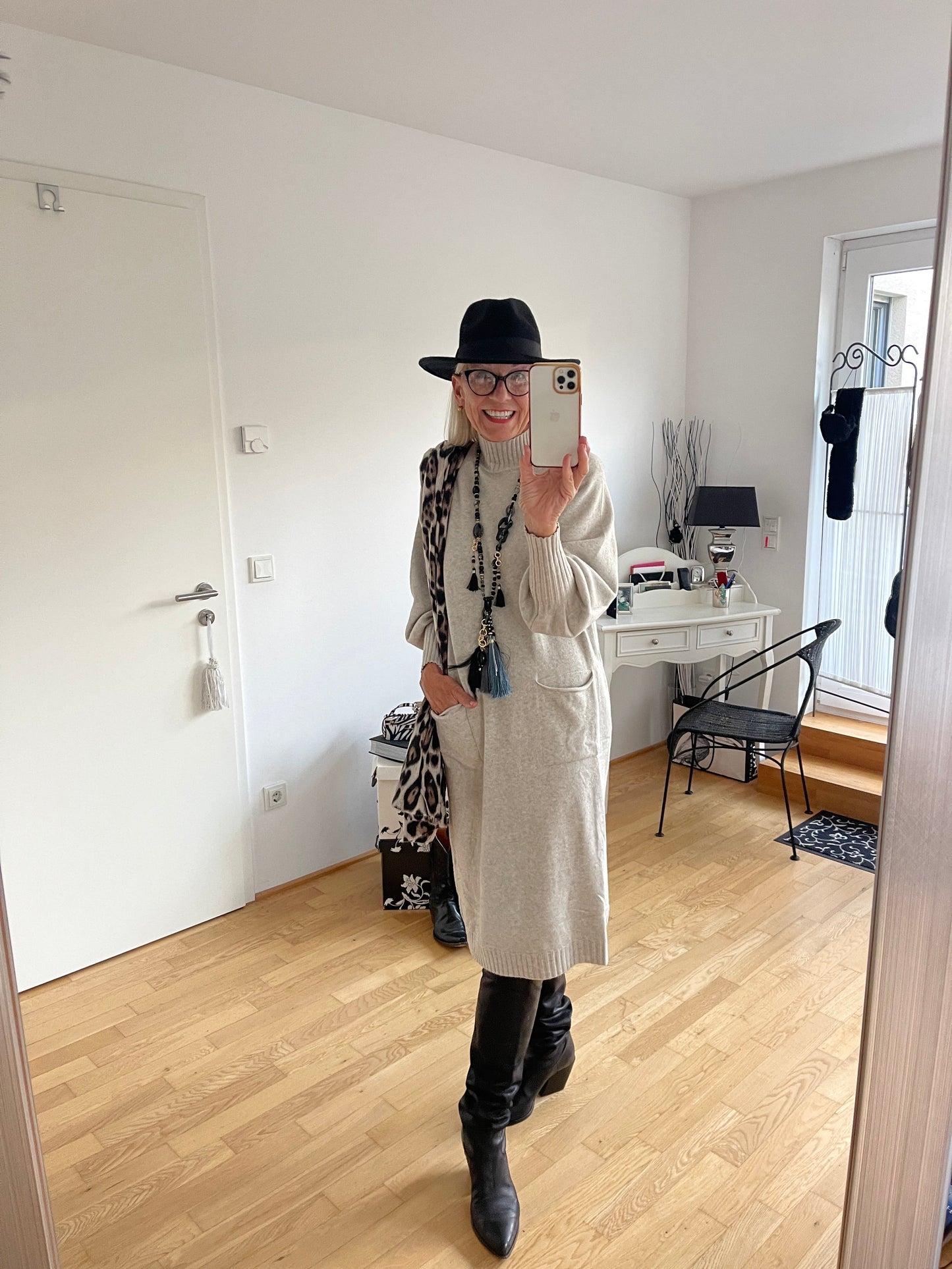 Kleid LADY champanger; €99,90; fantastisch sitzendes Strickkleid, schick, edel und soooo herrlich angenehm